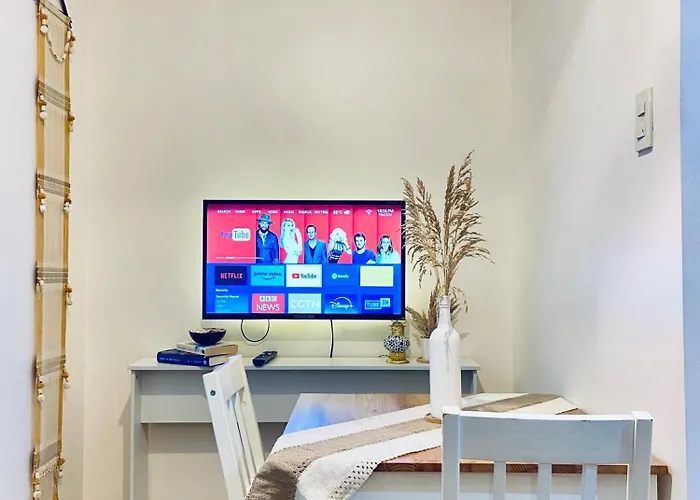 Den And Then View, Karaoke, Private Balcony Apartment *