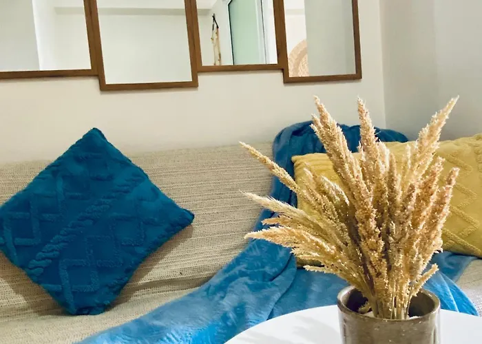 Apartment Den And Then View, Karaoke, Private Balcony Manila